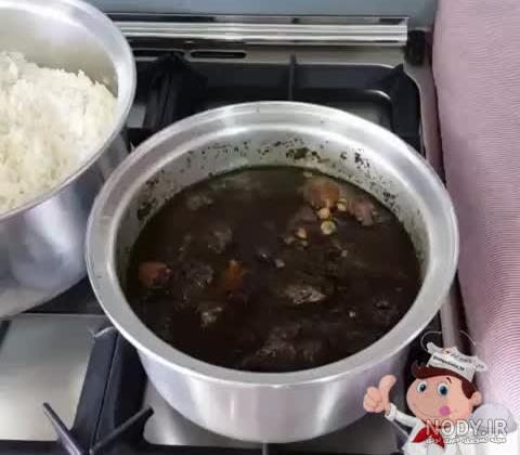 انداختن یخ در قورمه سبزی انداختن یخ در قورمه سبزی