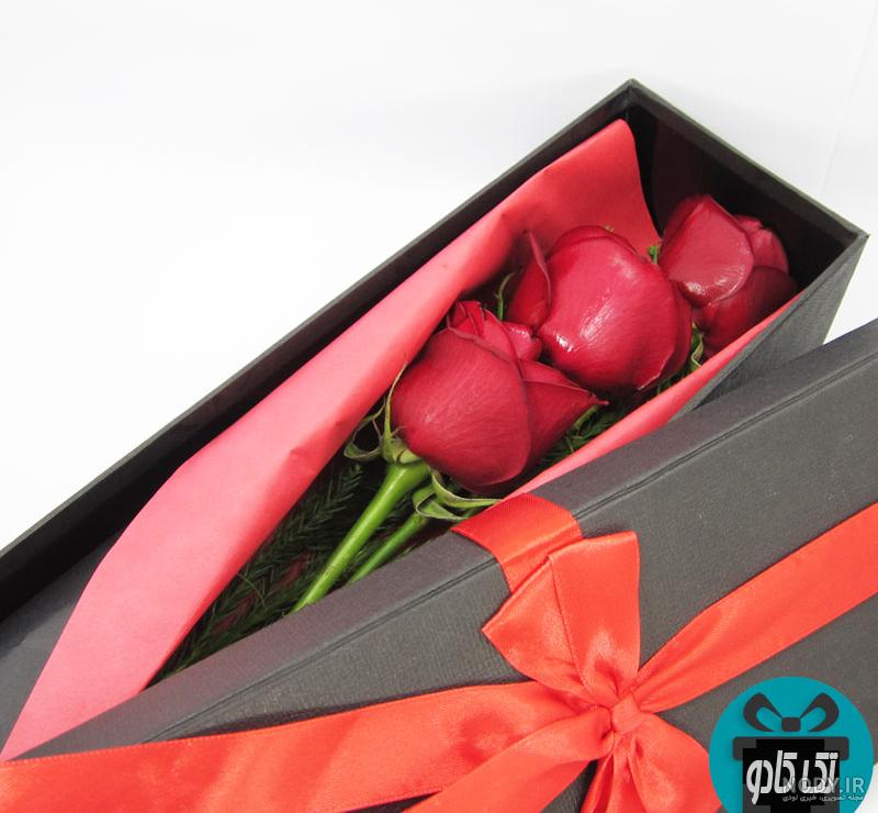 دسته گل رز قرمز ساده