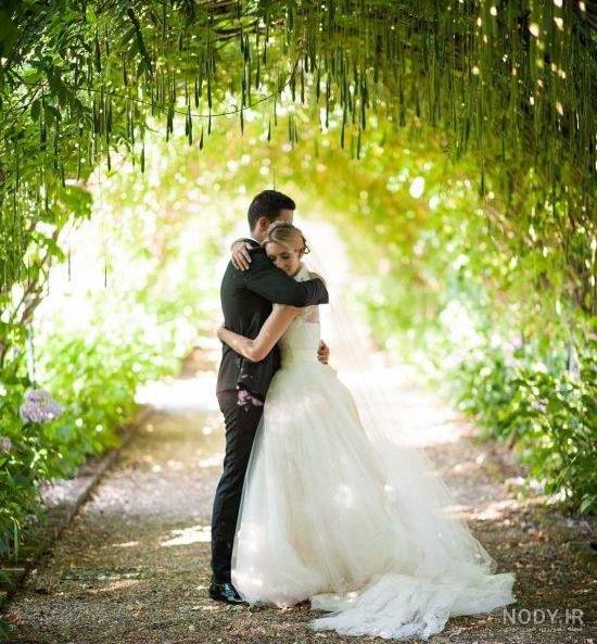عکس عروس و داماد زیبا در باغ