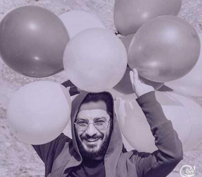 ژست عکس تولد با بادکنک هلیومی ژست عکس تولد با بادکنک هلیومی