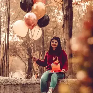 ژست عکس تولد در فضای باز ژست عکس تولد در فضای باز