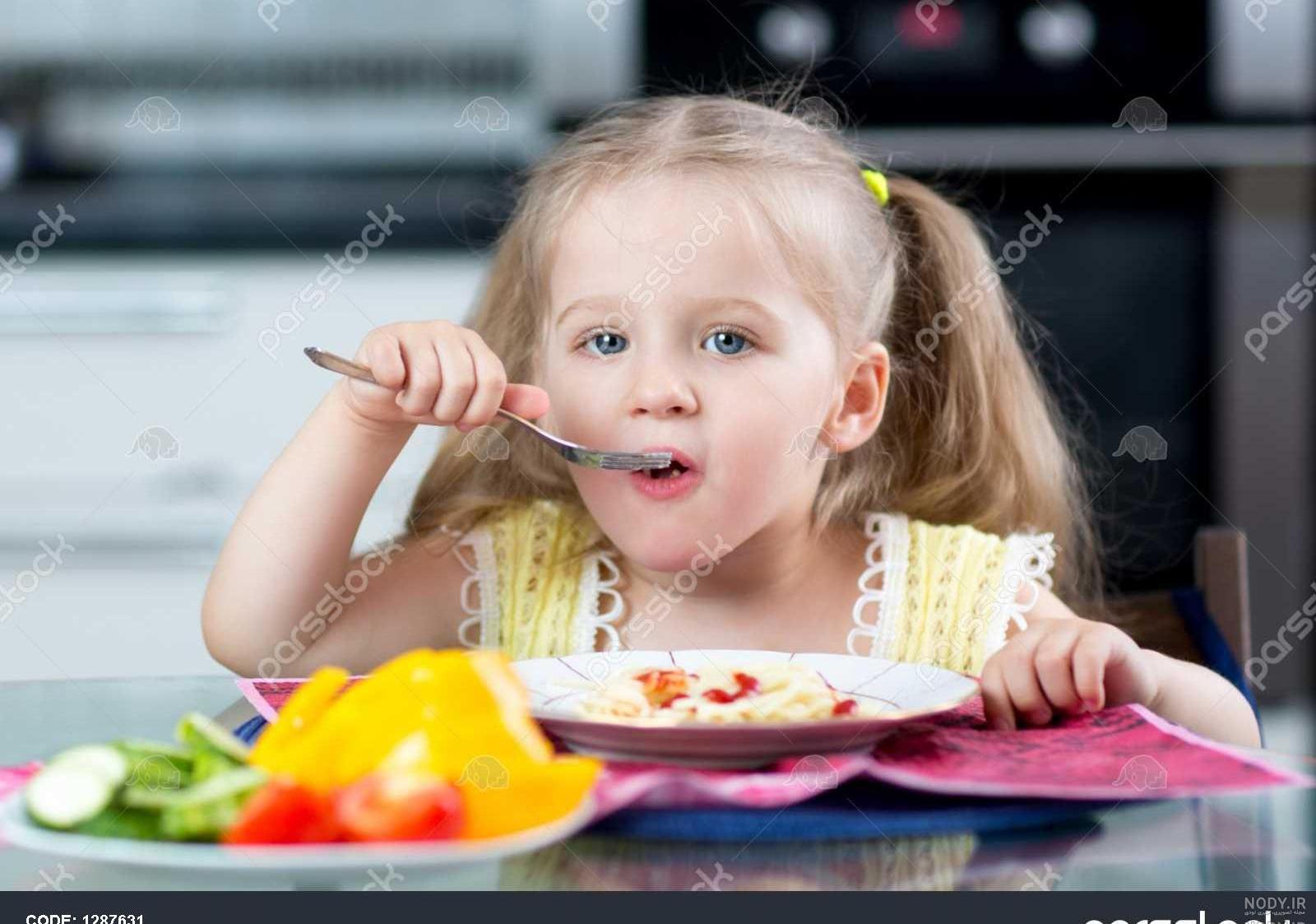اولین غذای کمکی نوزاد نی نی سایت