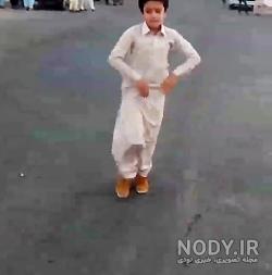 عکس دختر با تفنگ کلاش