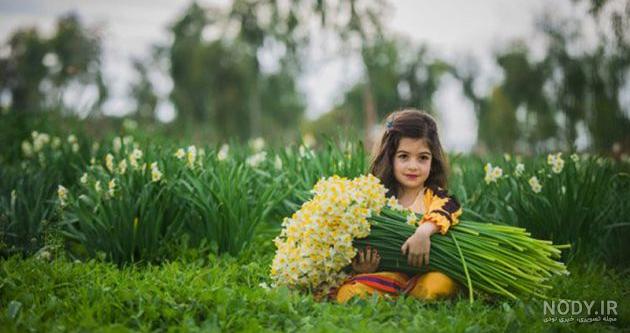عکس گل نرگس در دست دختر برای پروفایل عکس گل نرگس در دست دختر برای پروفایل