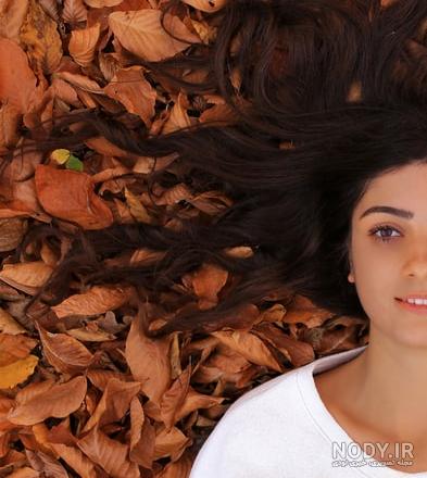 ژست عکس پاییزی پسرانه