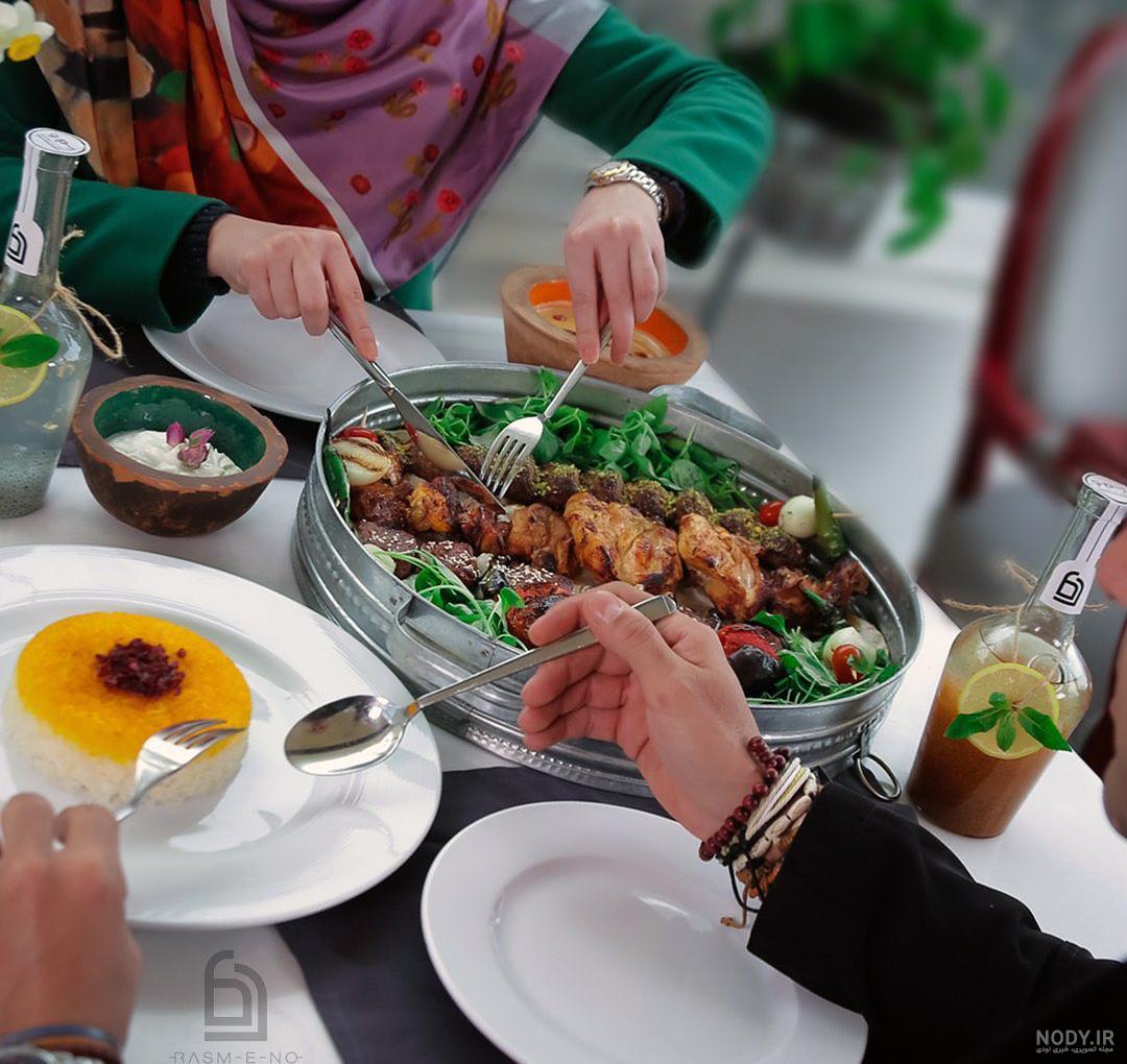 عکس میز غذا در رستوران عکس میز غذا در رستوران