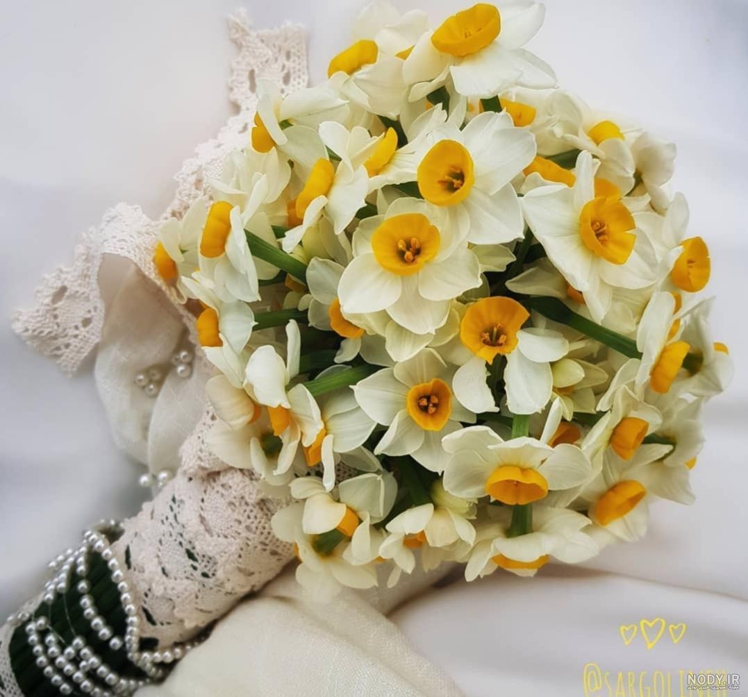 عکس گل در دست پسر عکس گل در دست پسر