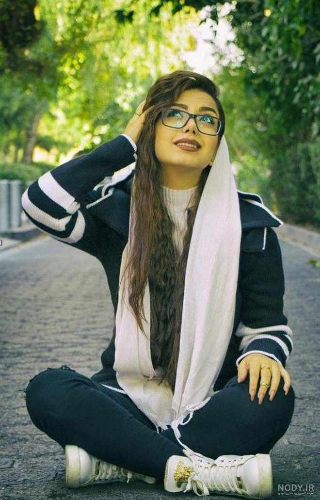 ژست عکاسی مدلینگ دخترانه اتلیه