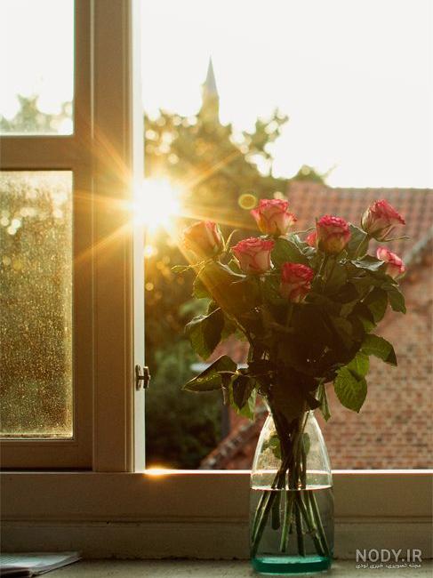 عکس طلوع خورشید از پشت پنجره
