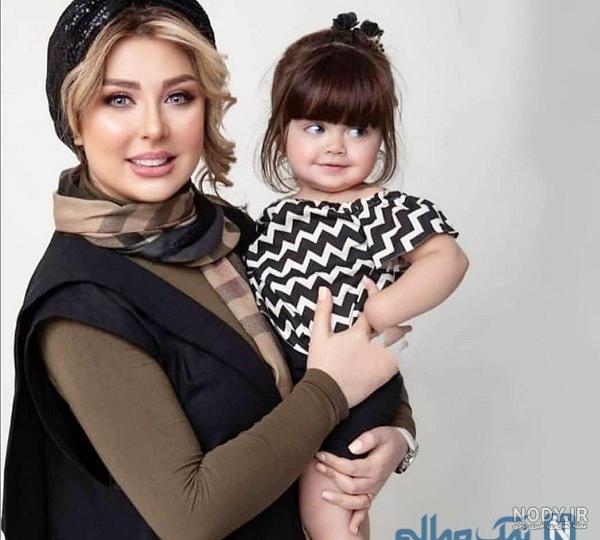 پای نیوشا ضیغمی instagram