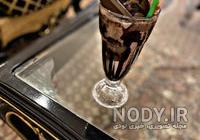 ژست عکس در کافی شاپ