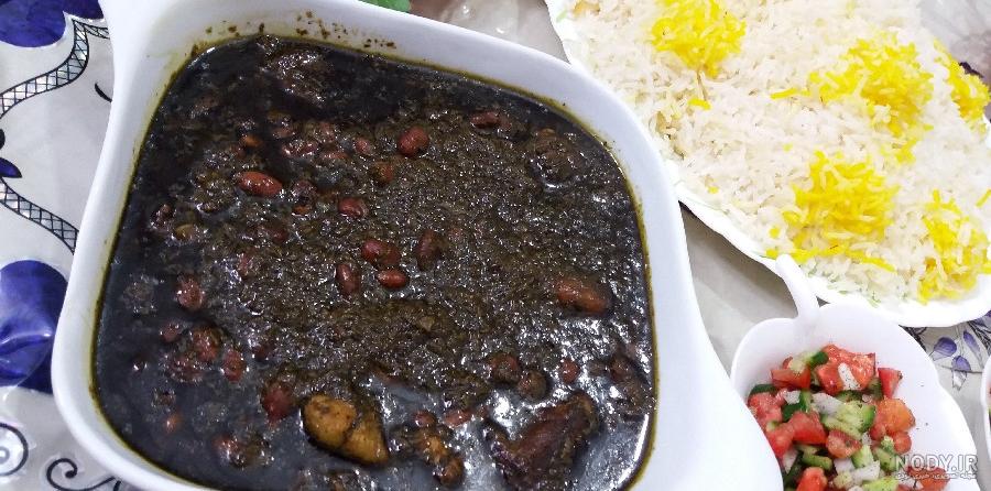 طرز تهیه قورمه سبزی با مرغ برای 4 نفر طرز تهیه قورمه سبزی با مرغ برای 4 نفر