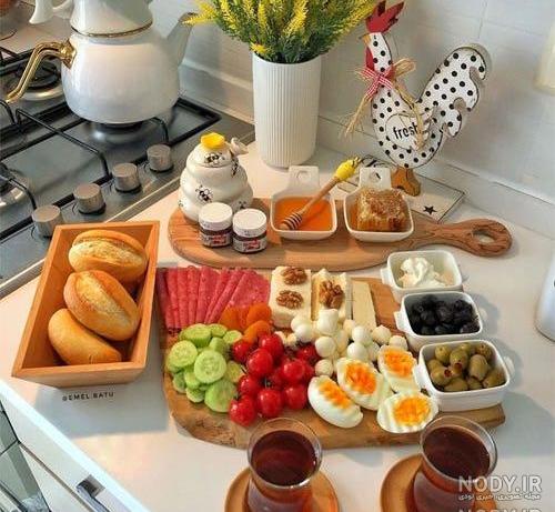 عکس صبحانه عاشقانه در طبیعت عکس صبحانه عاشقانه در طبیعت