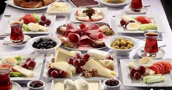 عکس صبحانه ساده در طبیعت عکس صبحانه ساده در طبیعت