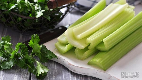 طرز تهیه آب کرفس برای لاغری طرز تهیه آب کرفس برای لاغری