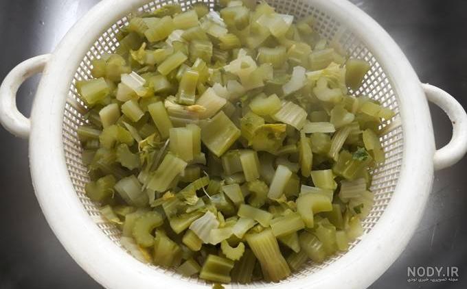 طرز تهیه اب کرفس برای لاغری طرز تهیه اب کرفس برای لاغری
