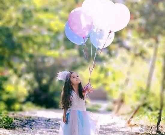 ژست عکس تولد با بادکنک عددی