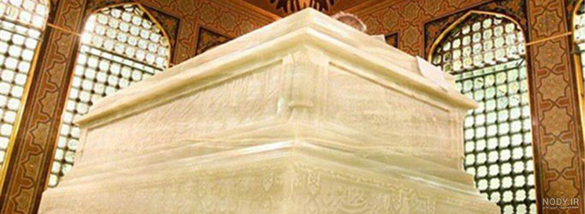 عکس حرم امام رضا با کبوتر