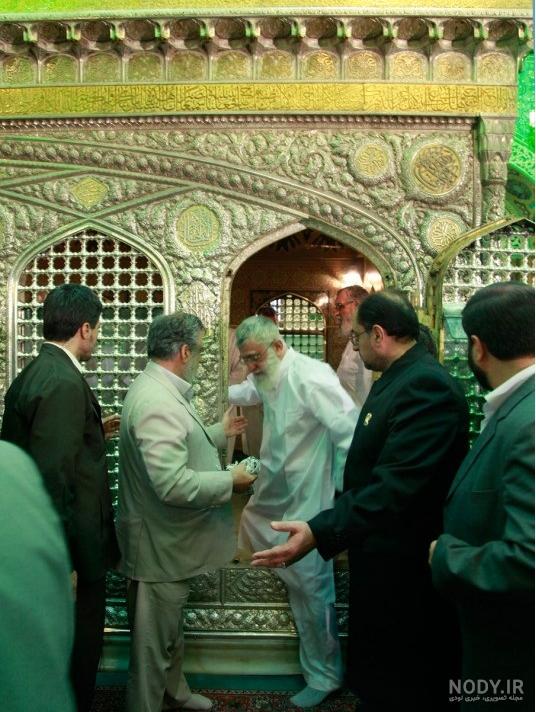 عکس حرم امام رضا با کبوتر