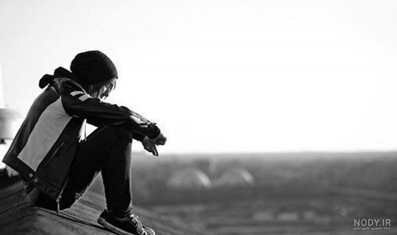 عکس مرد تنها در غروب