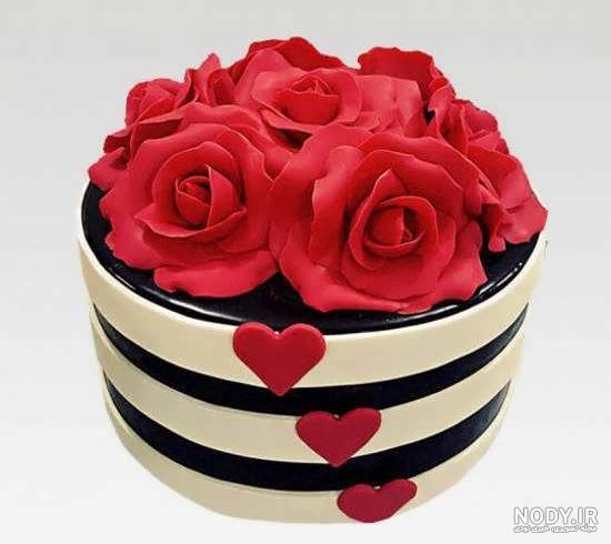 کیک تولد گل رز قرمز