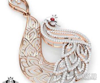 عکس طاووس در حال پرواز