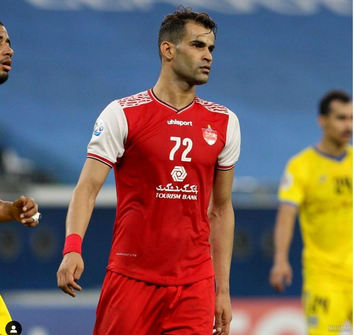 عکس عیسی آل کثیر در لباس پرسپولیس عکس عیسی آل کثیر در لباس پرسپولیس
