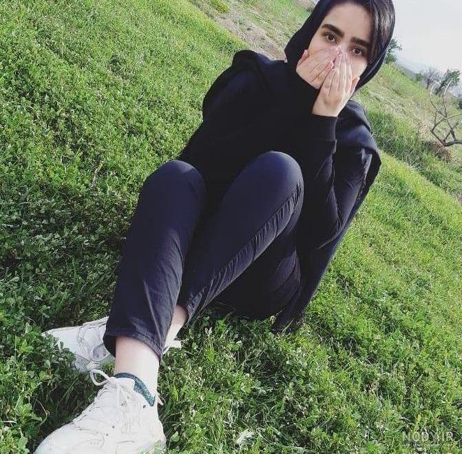 عکس دختر از پشت سر با موهای باز برای پروفایل عکس دختر از پشت سر با موهای باز برای پروفایل