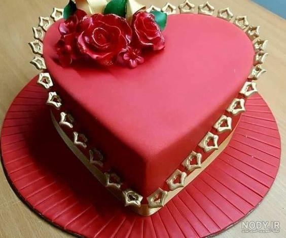 کیک قلب سفید