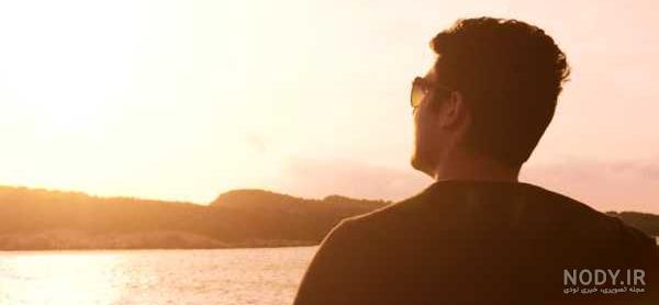  عکس پسر تنها و غمگین کنار ساحل دریا