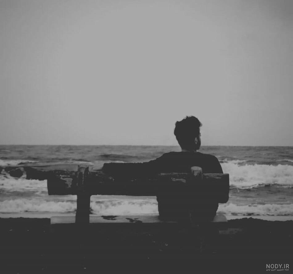  عکس پسر تنها و غمگین کنار ساحل دریا