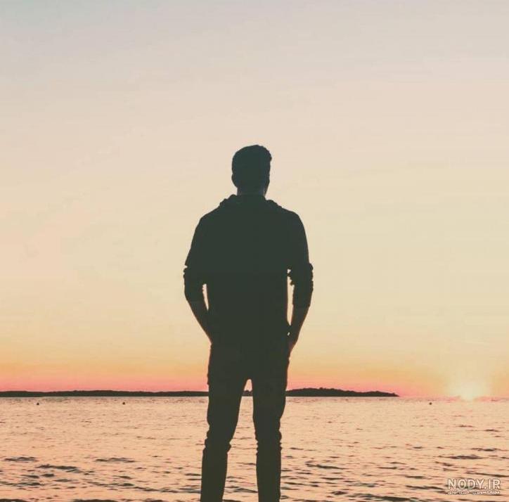  عکس پسر تنها و غمگین کنار ساحل دریا