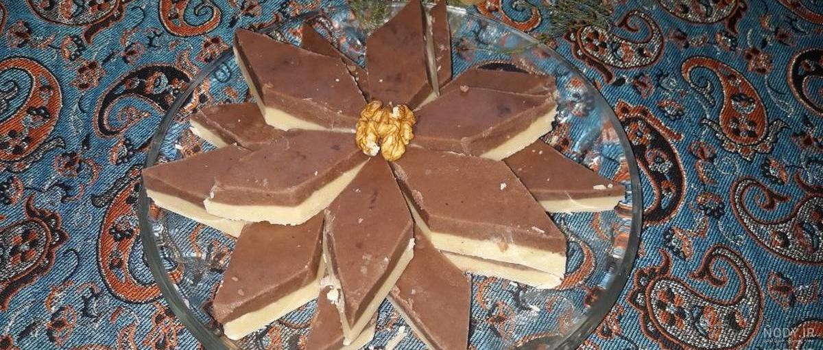 حلوا با آرد نخودچی و خرما حلوا با آرد نخودچی و خرما