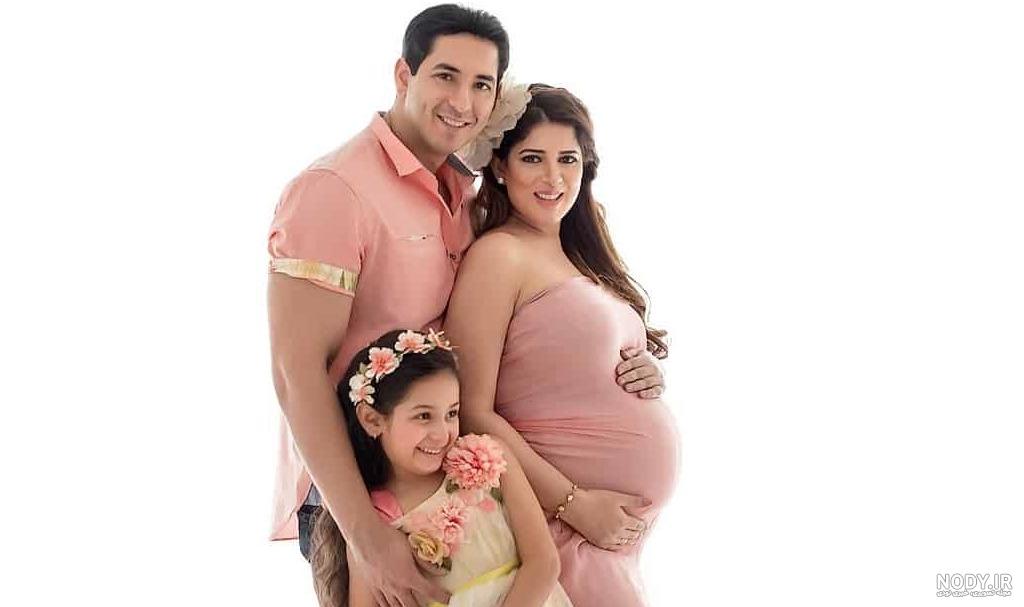 عکس بارداری با لباس نوزاد