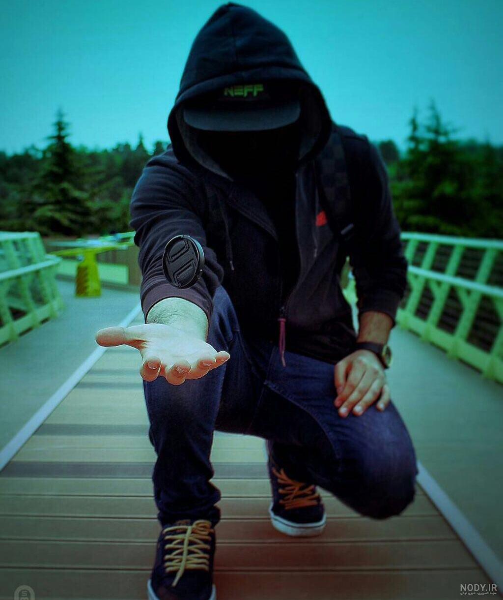عکس مرد تنها در غروب