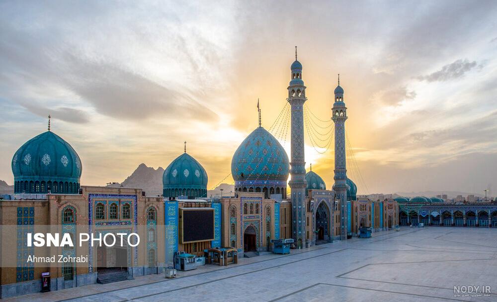 عکس مسجد جمکران با گل نرگس عکس مسجد جمکران با گل نرگس