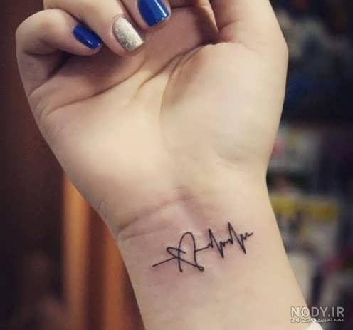 تاتو روی دست نوشته