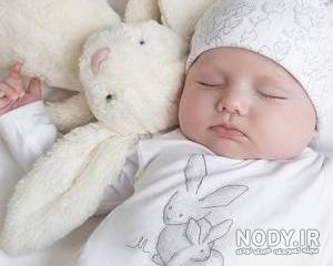 ژست عکس نوزاد پسر در منزل