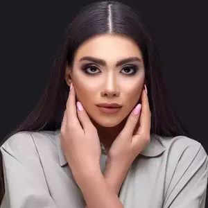 ژست عکس پسرانه در آتلیه