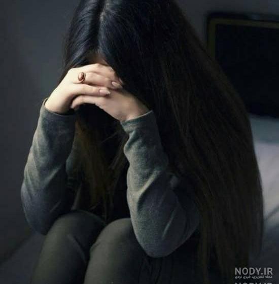 دختر غمگین عاشق دختر غمگین عاشق
