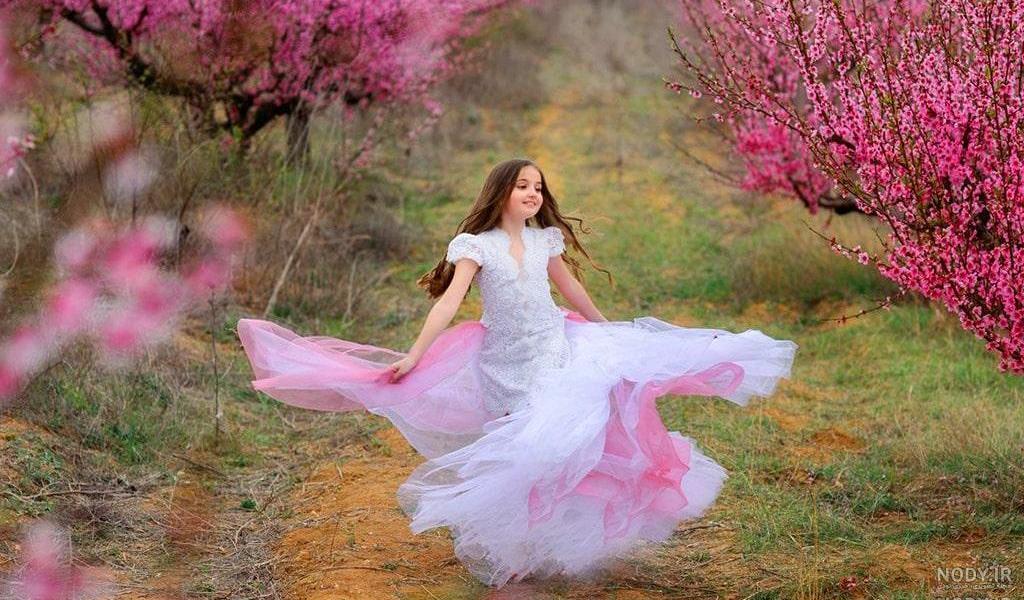 عکس دختر در بهار برای پروفایل