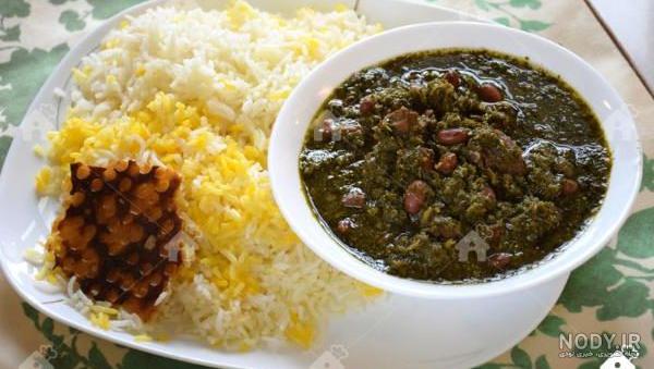 طرز تهیه قورمه سبزی مجلسی برای ۶ نفر طرز تهیه قورمه سبزی مجلسی برای ۶ نفر