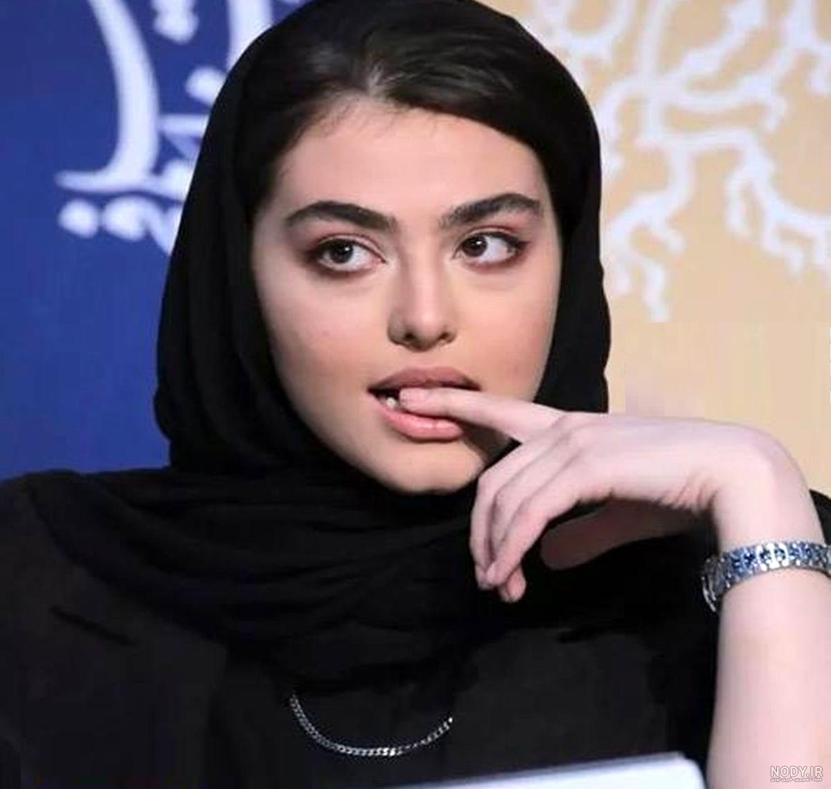 عکس ریحانه پارسا در خارج با شادمهر عکس ریحانه پارسا در خارج با شادمهر