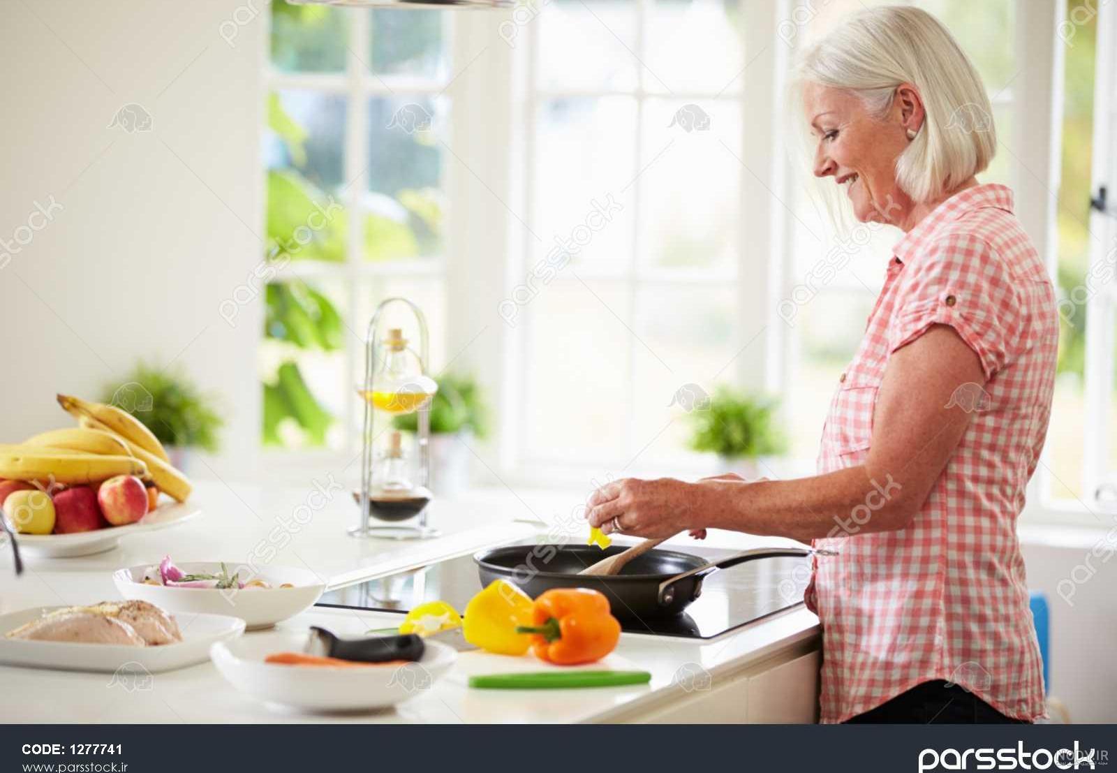 عکس غذا پختن کارتونی عکس غذا پختن کارتونی