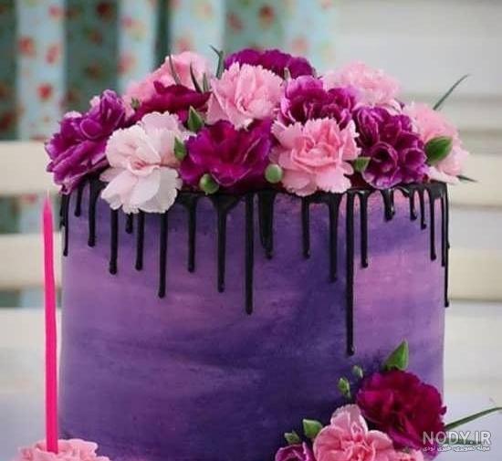 کیک با گل رز طبیعی