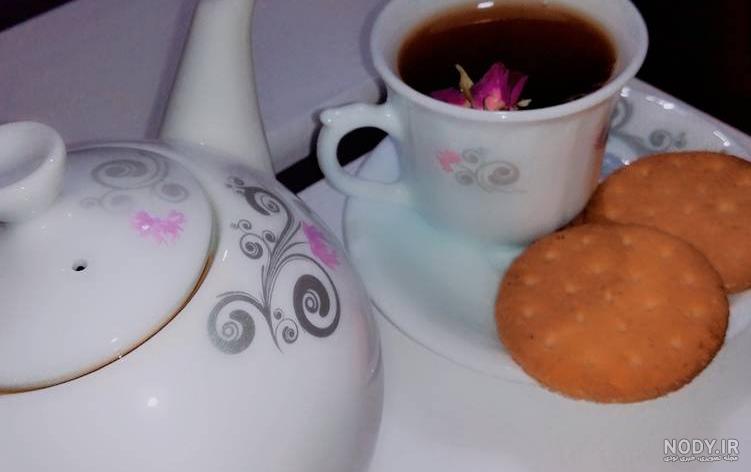 عکس فنجان چای در طبیعت عکس فنجان چای در طبیعت