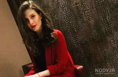 بیوگرافی علی در غنچه های زخمی