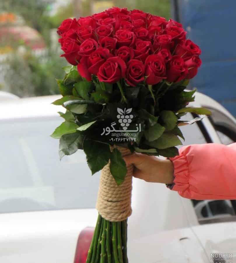 عکس دسته گل رز قرمز طبیعی عکس دسته گل رز قرمز طبیعی