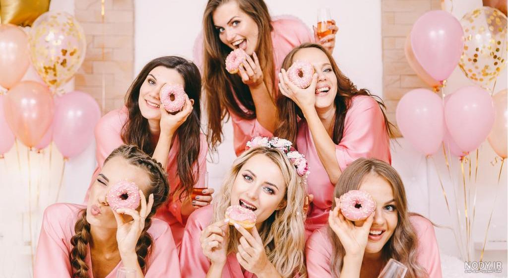 ژست عکس با بادکنک در طبیعت ژست عکس با بادکنک در طبیعت