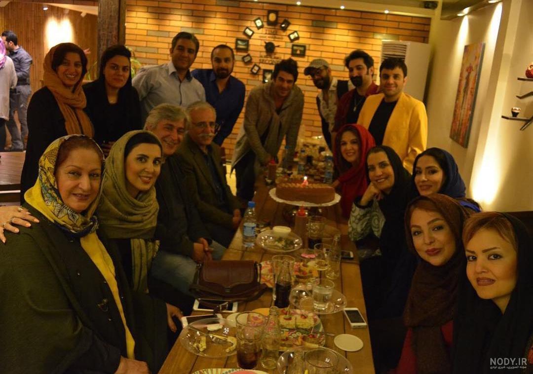 ژست عکس تولد با بادکنک هلیومی ژست عکس تولد با بادکنک هلیومی